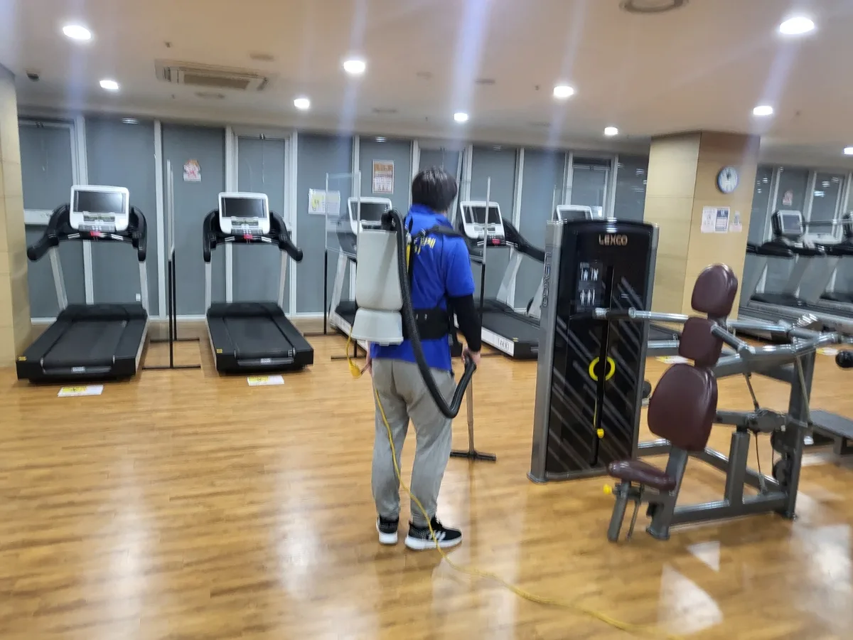 예천군 예천읍 헬스장 샤워실 장비 주변 정밀 위생청소 사례 - 행진크린