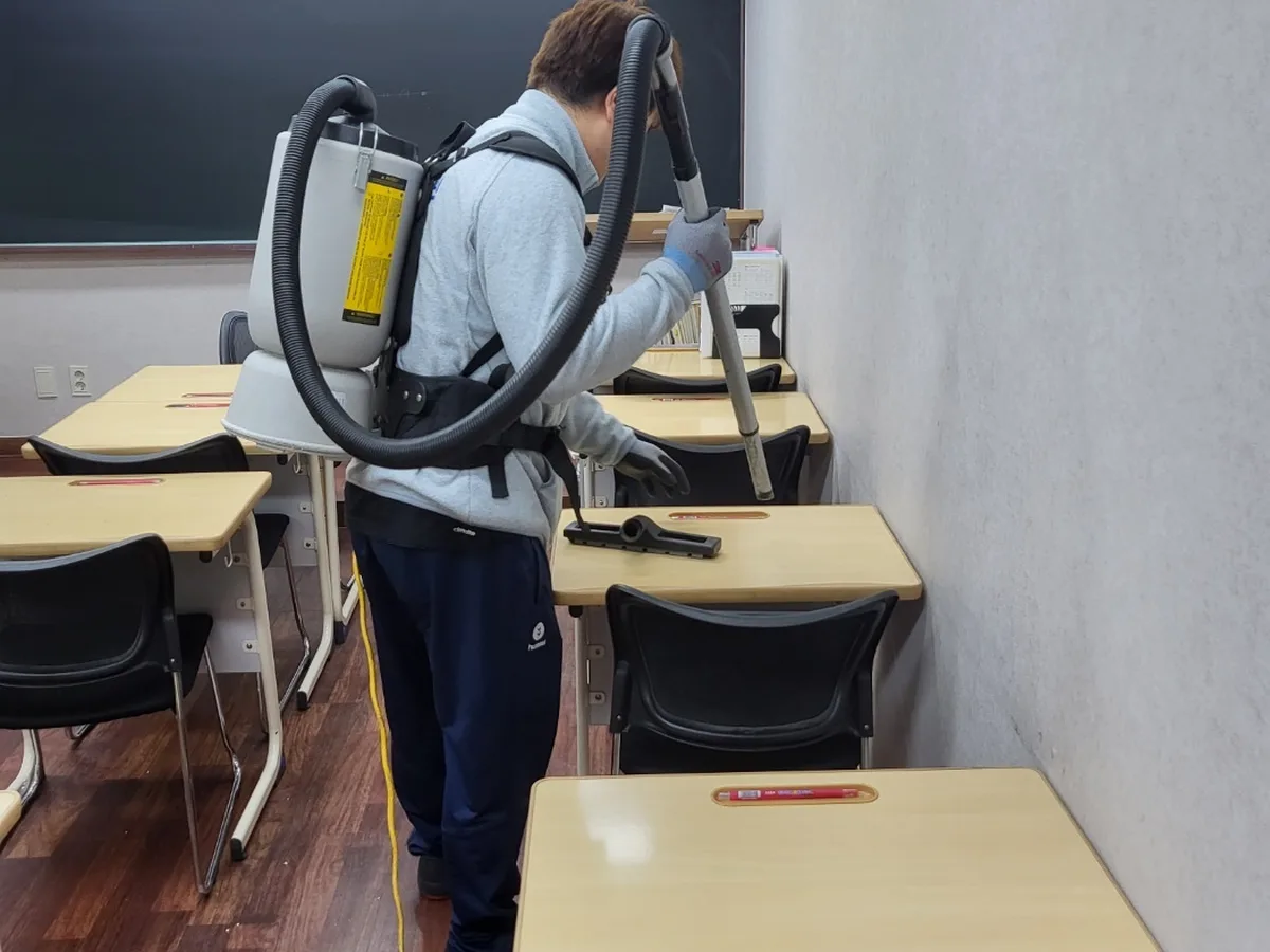 상주시 성하동 학원 좌석·책상 진공 바닥 위생청소 사례 - 행진크린